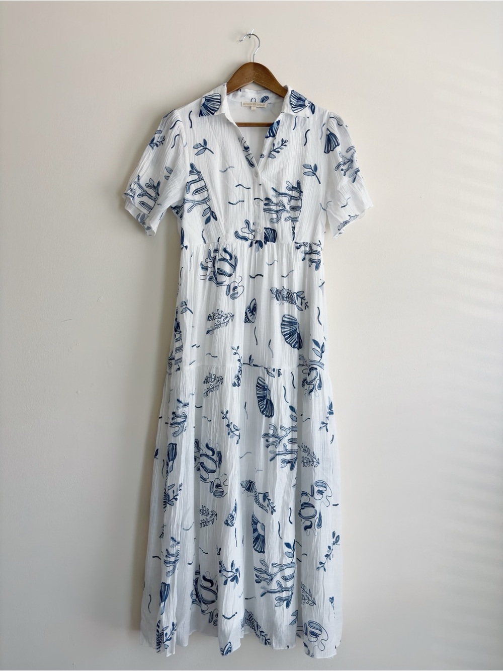 Kings Road White & Blue Seashell Print Gauzy Maxi Dress Medium